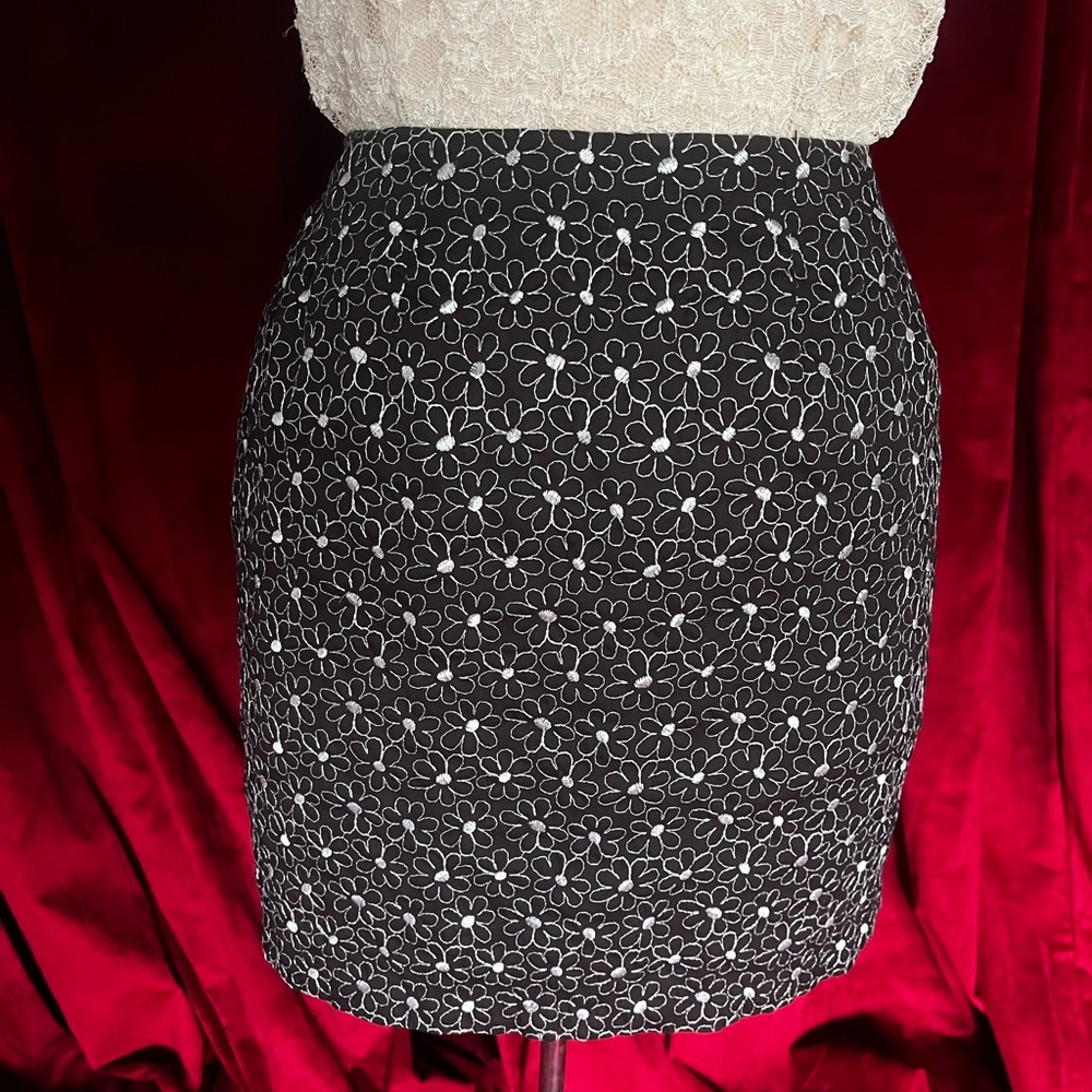 Vintage y2k Guess Black and White Floral Mini Skirt